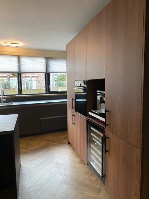 Keuken in een keuken, uitgevoerd door Klusbedrijf Gierveld in Hoofddorp