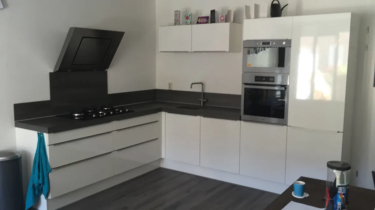 Door Klusbedrijf Gierveld geplaatste keuken in Hoofddorp