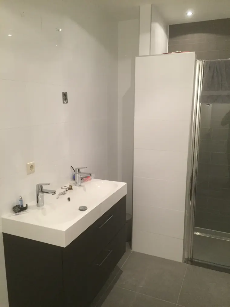 Badkamermeubel in een badkamer, uitgevoerd door Klusbedrijf Gierveld in Hoofddorp